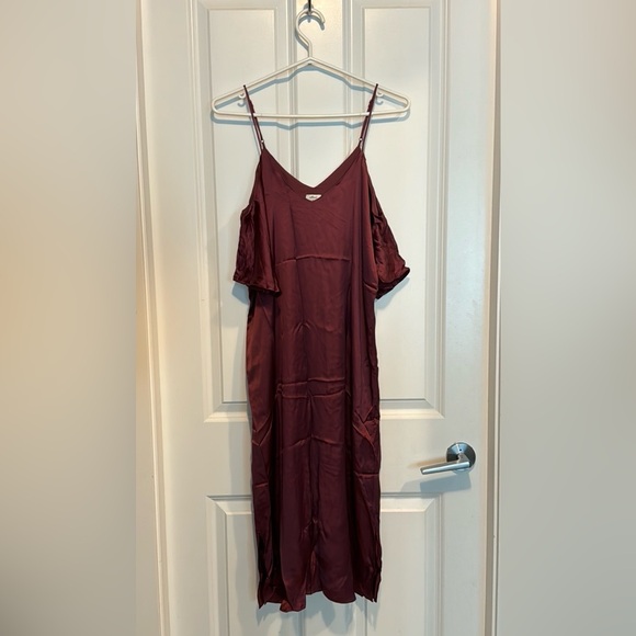 Burgundy Wilfred flowy off the shoulder slip dress - Picture 1 of 8